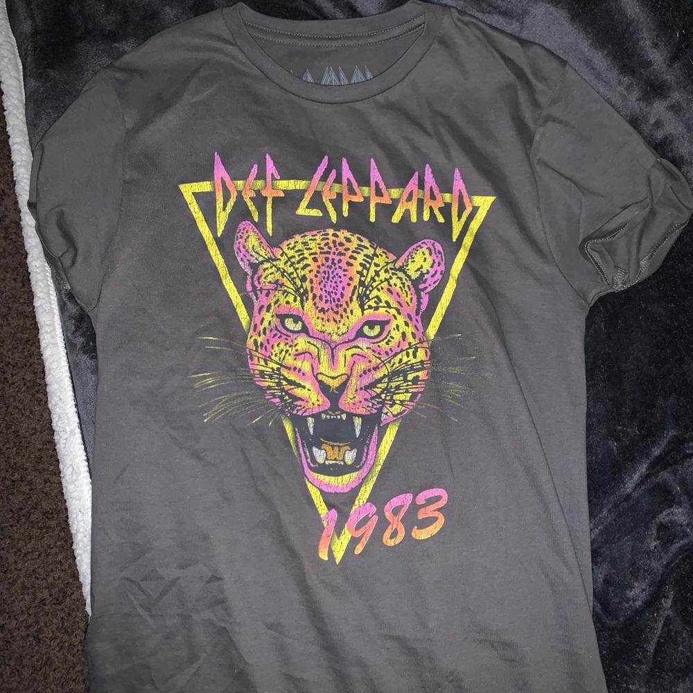 Def Leppard band tee